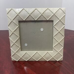 Connoisseur Off White 4.5x4.5 Square Beaded Like Picture Frame
